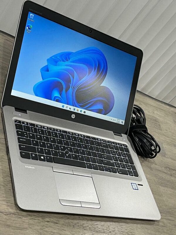 Hp Elitebook 820 G3 Intel Core i7 6th Gen,8GB Ram,256GB SSD, 12.5 Inches.